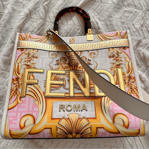 FENDI FENDACE SUNSHINE LEATHER TOTE
Fendi X Versace - Picture 5 of 9